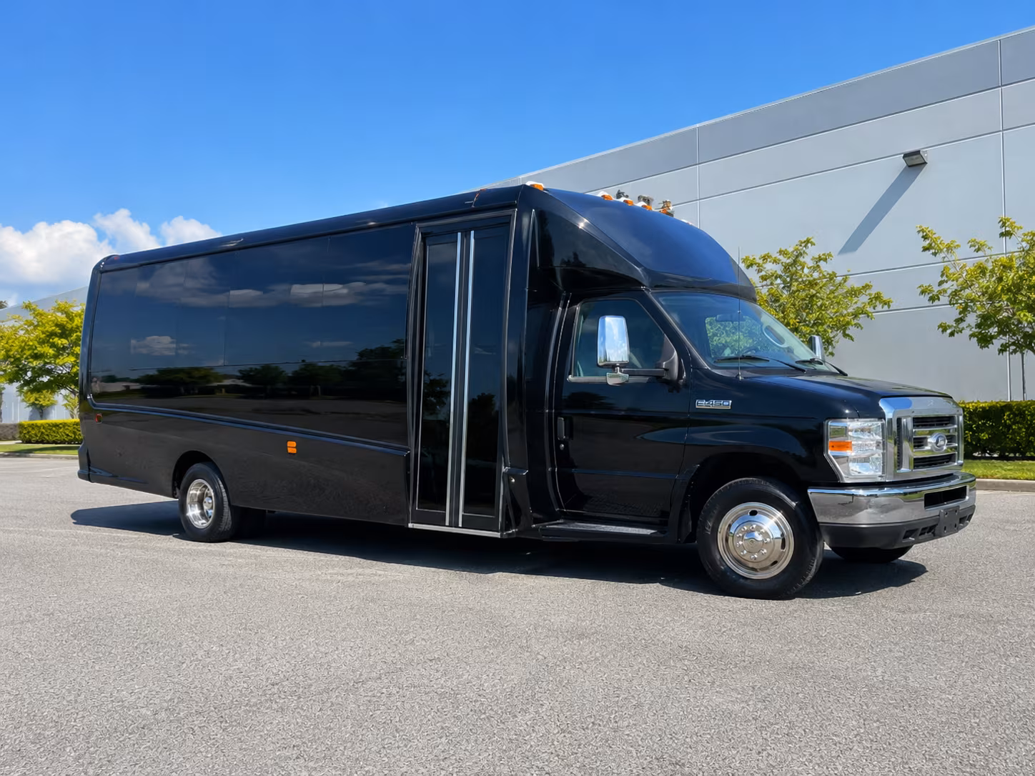 Beaumont Winery Tour & Pub Crawl Transportation party bus exterior
